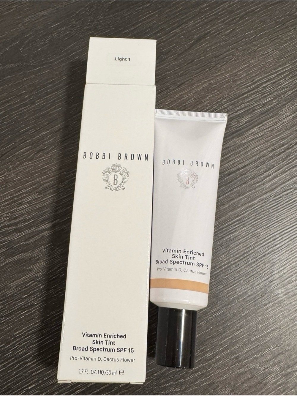 Bobbi Brown Vitamin Enriched Hydrating Skin Tint SPF 15 ~ Light 1~50ml